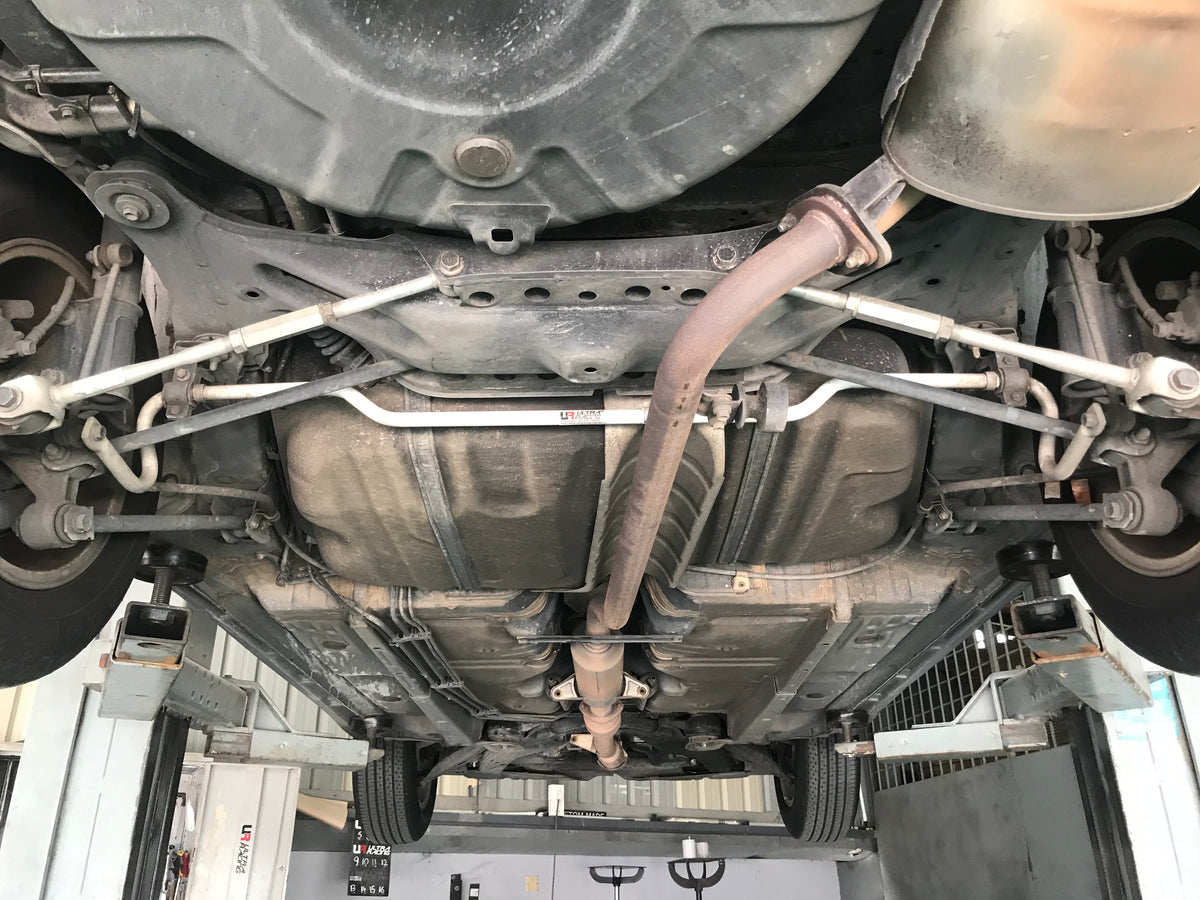 Ultra Racing Braces Toyota Camry – Rear Anti-Roll Bar / Rear Sway Bar / Rear Stabilizer Bar