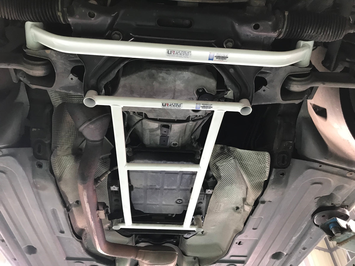 Ultra Racing Front Lower Brace-527
