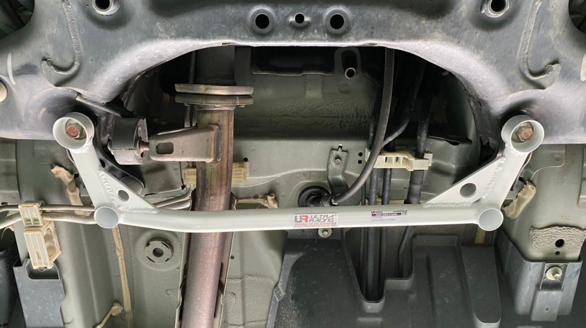 Ultra Racing Front Lower Brace-301
