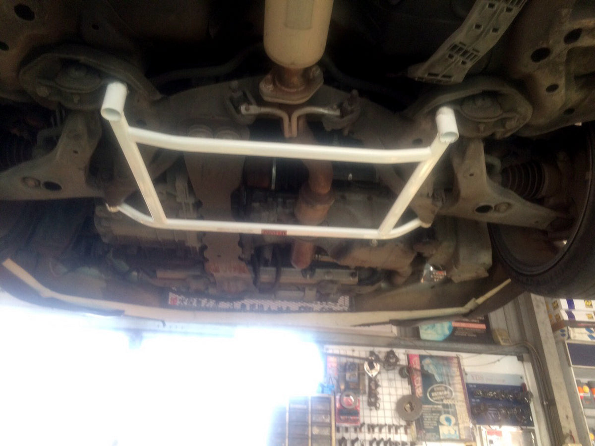 Ultra Racing Braces Mitsubishi Evo 4 / 5 – Front Lower Bar / Front Member Brace