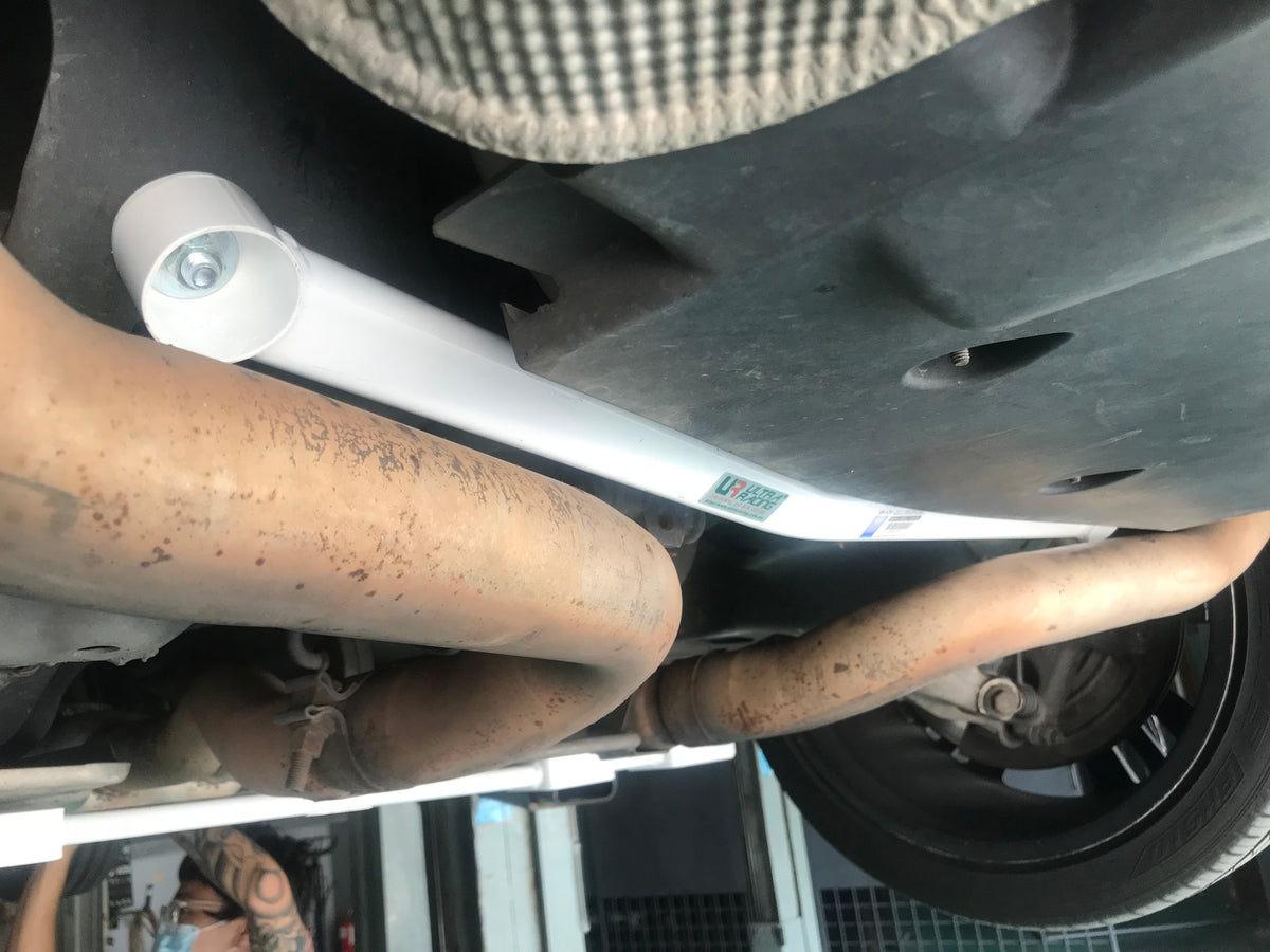Ultra Racing Rear Lower Brace-451