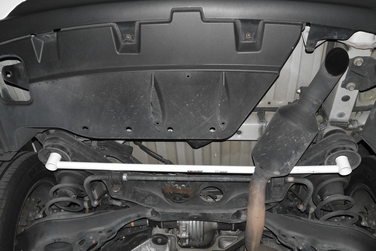 Ultra Racing Rear Lower Brace-551