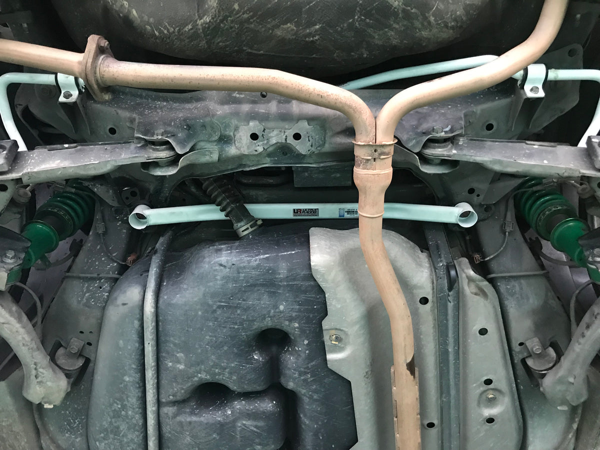 Ultra Racing Rear Lower Brace-330