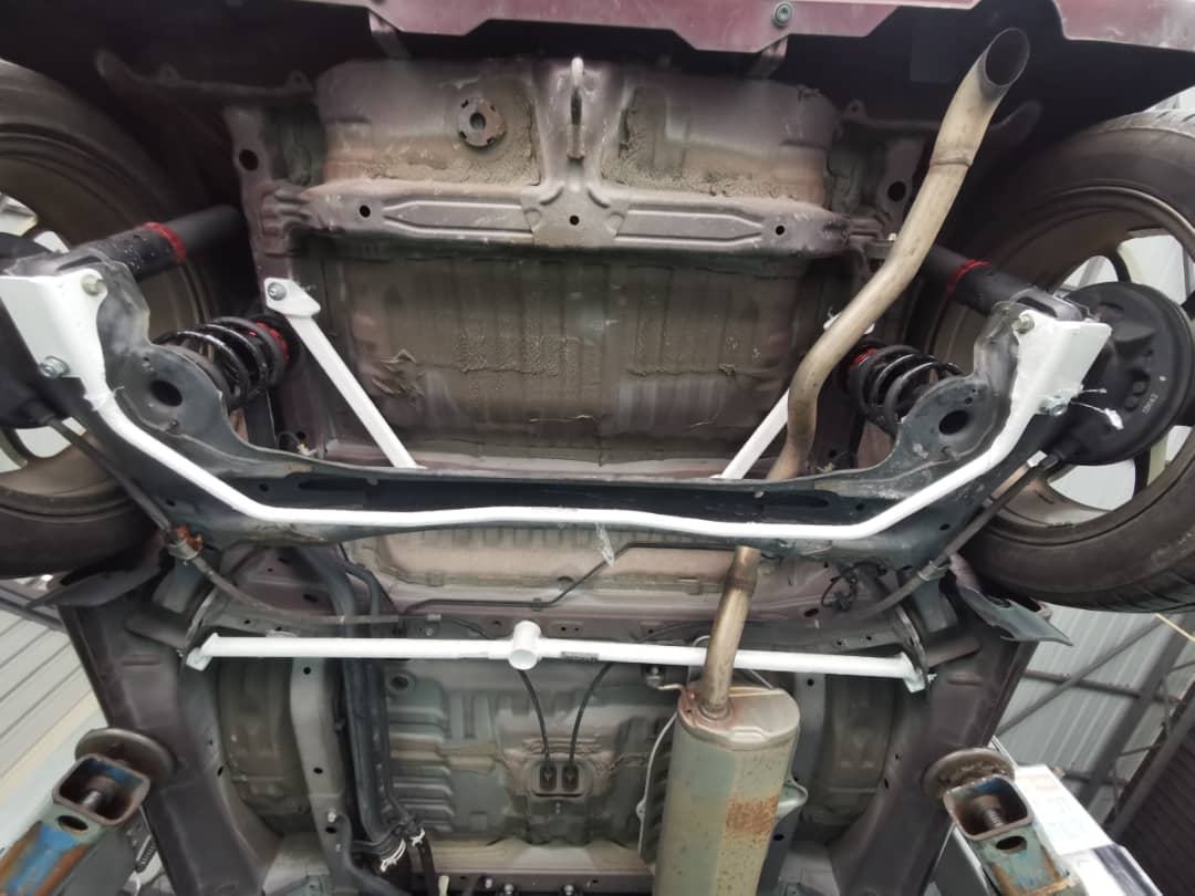 Ultra Racing Rear Lower Brace-325