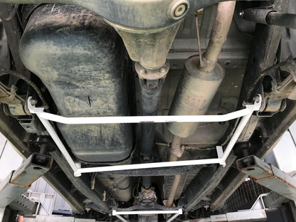 Ultra Racing Braces Itsubishi Triton Lite – Rear Lower Bar / Rear Member Brace