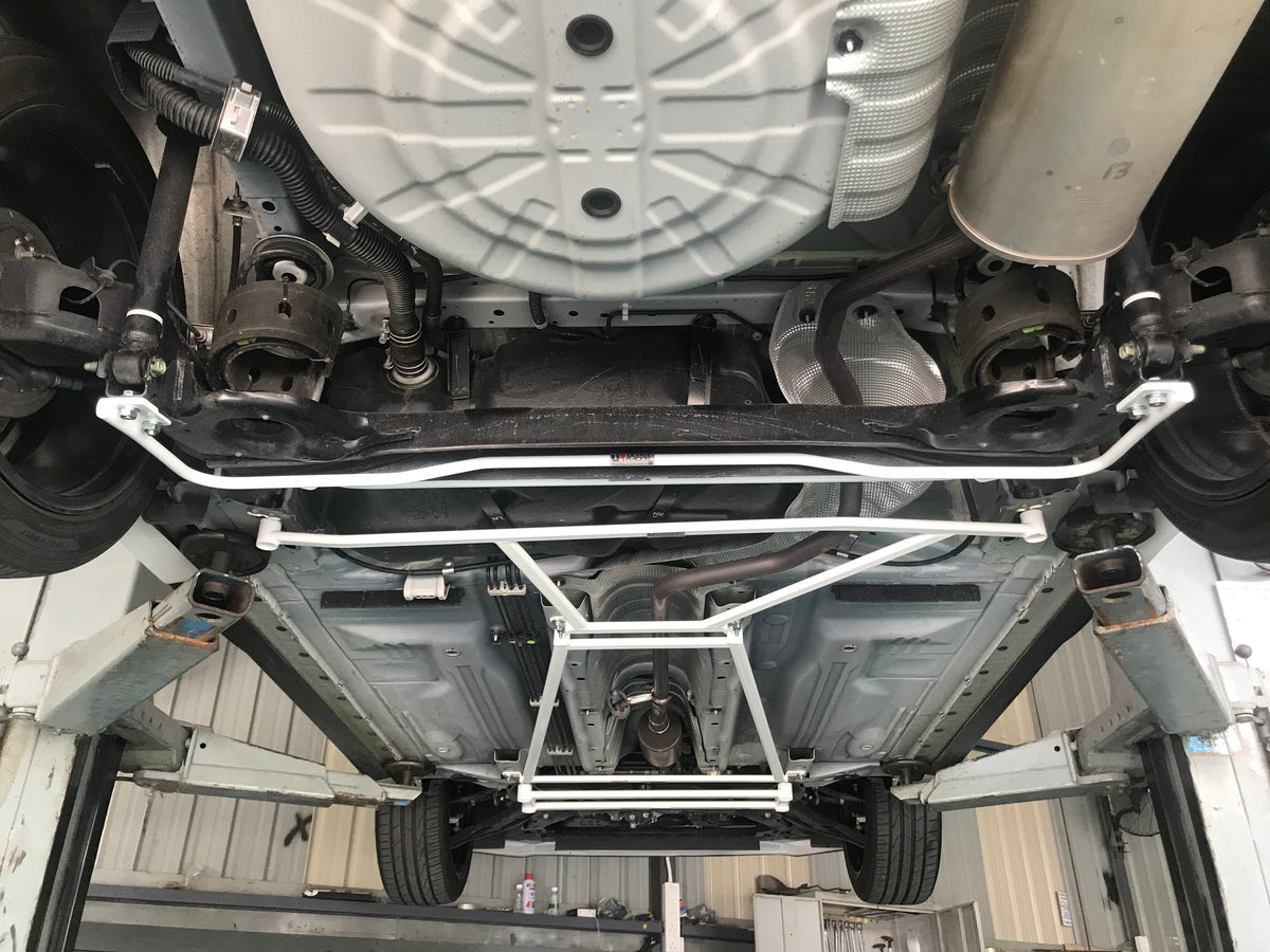 Ultra Racing Rear Lower Brace-701