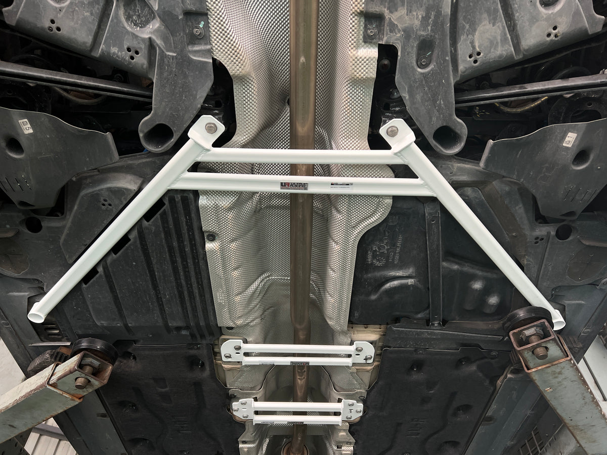 Ultra Racing Braces BMW F44 – Rear Lower Bar / Rear Member Brace