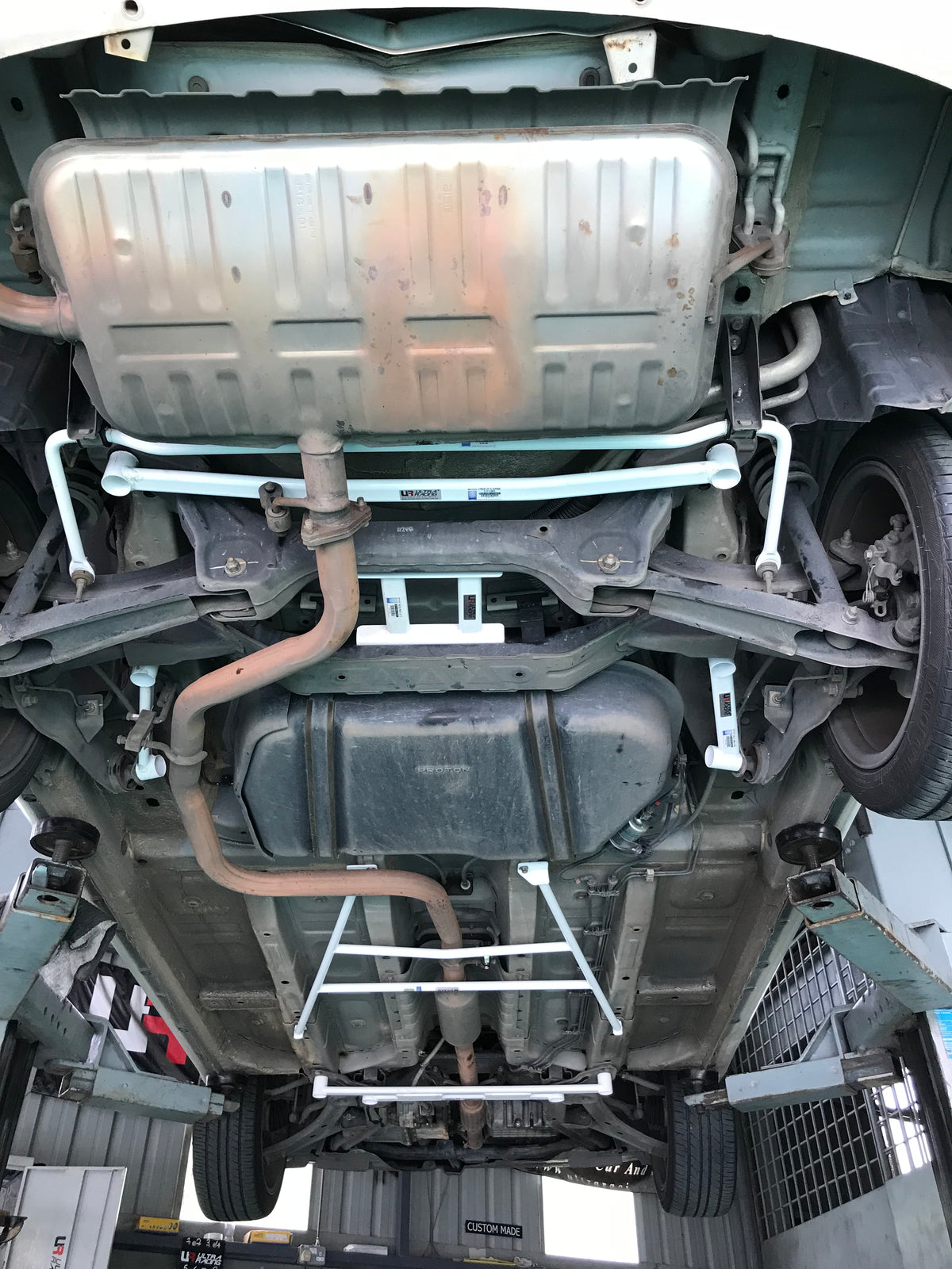 Ultra Racing Rear Lower Brace-809