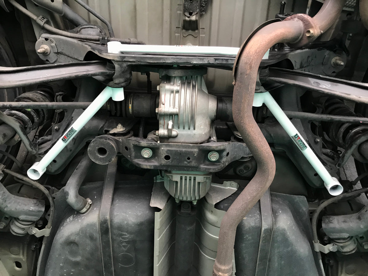 Ultra Racing Rear Lower Brace-1042