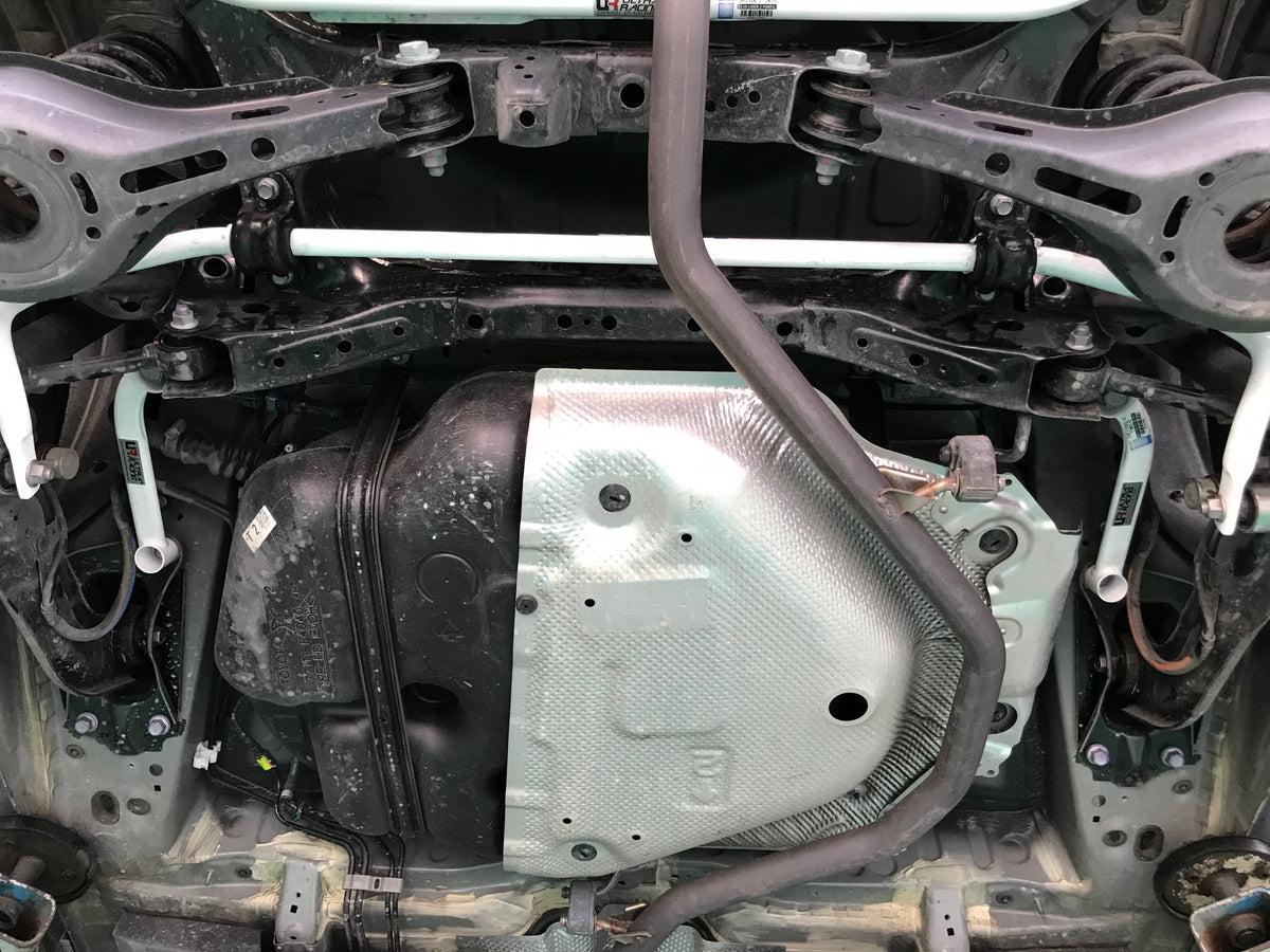 Ultra Racing Rear Lower Brace-945