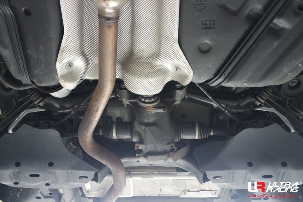 Ultra Racing Braces BMW F20 / F30 – Rear Anti-Roll Bar / Rear Sway Bar / Rear Stabilizer Bar