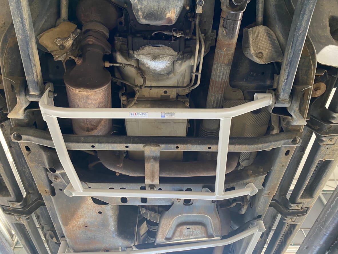 Ultra Racing Front Lower Brace-394