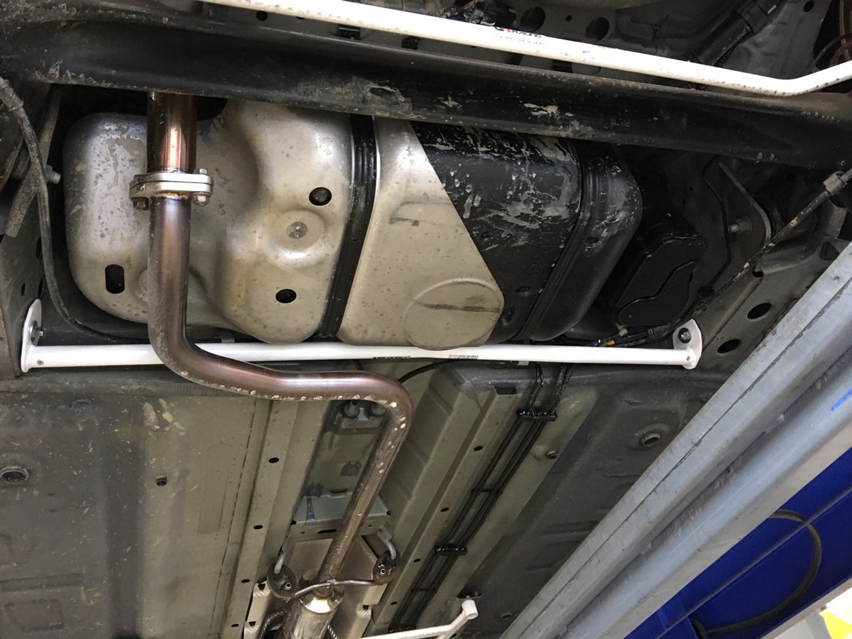Ultra Racing Rear Lower Brace-180