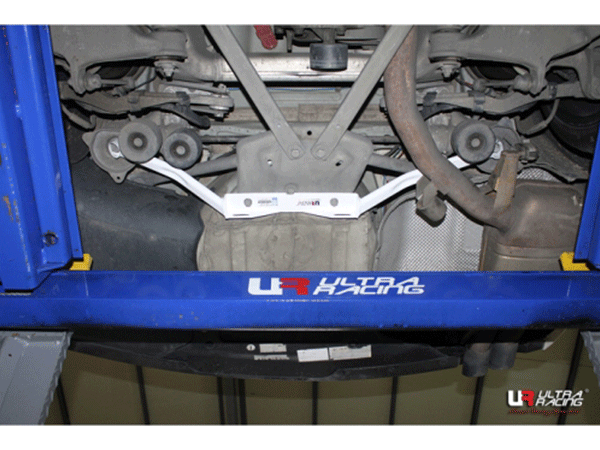 Ultra Racing Braces BMW F11 – Rear Lower Bar / Rear Member Brace