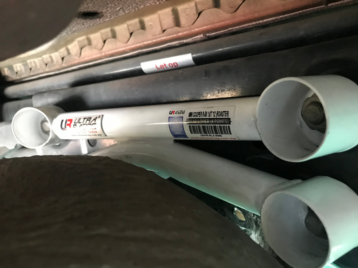 Ultra Racing Rear Lower Brace-650
