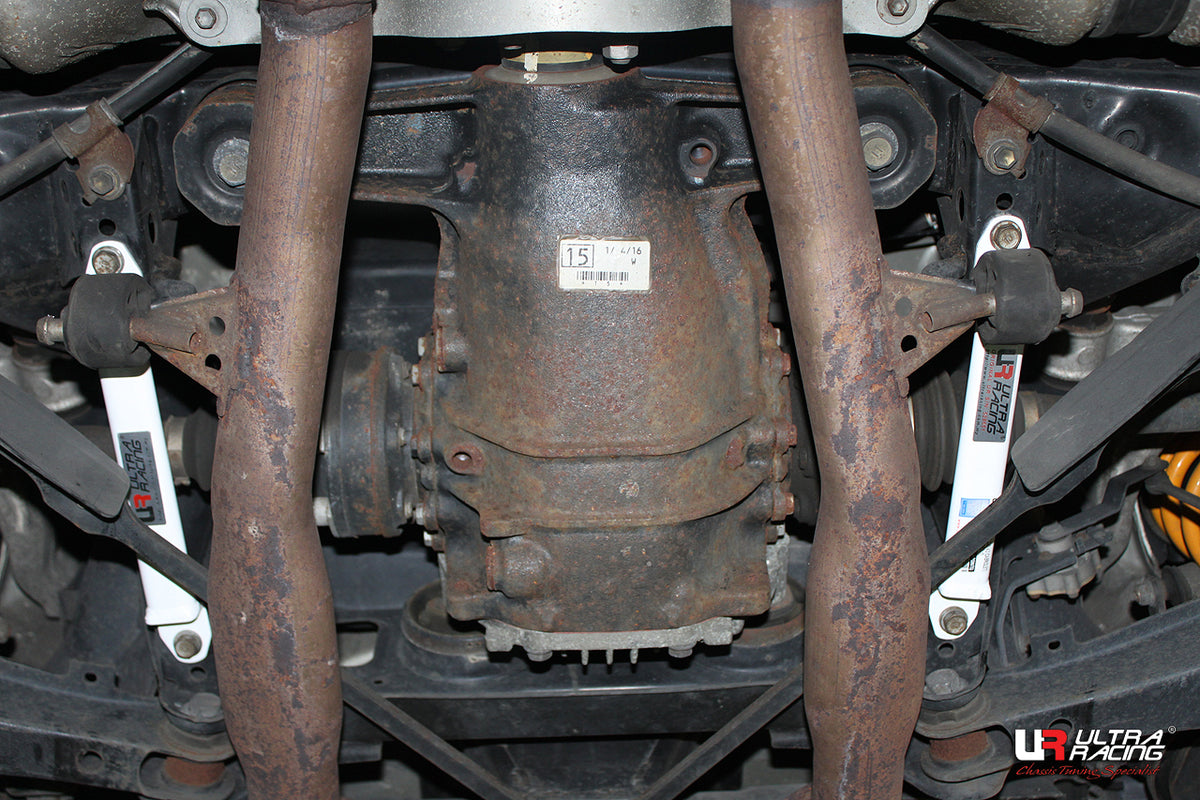 Ultra Racing Rear Lower Brace-555