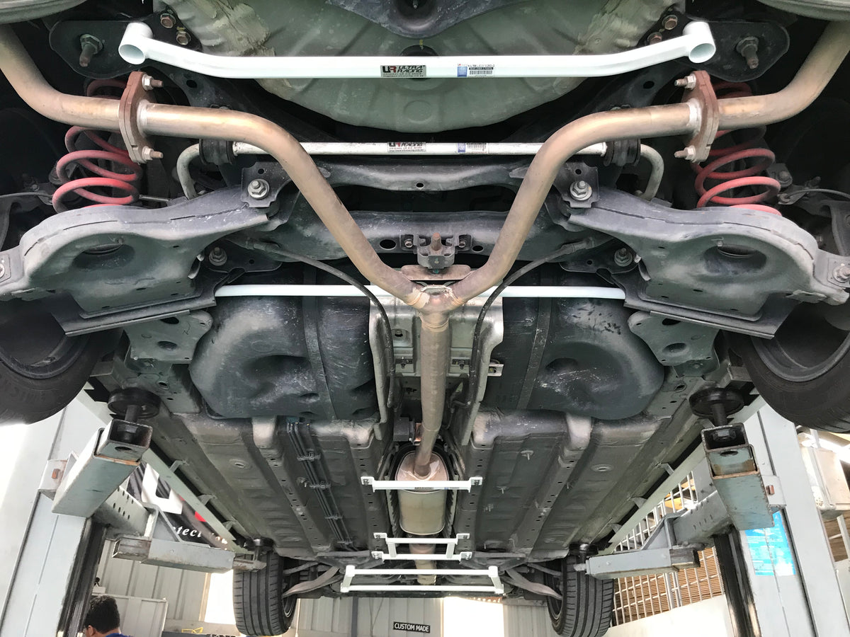 Ultra Racing Braces Nissan Altima / Teana – Rear Anti-Roll Bar / Rear Sway Bar / Rear Stabilizer Bar