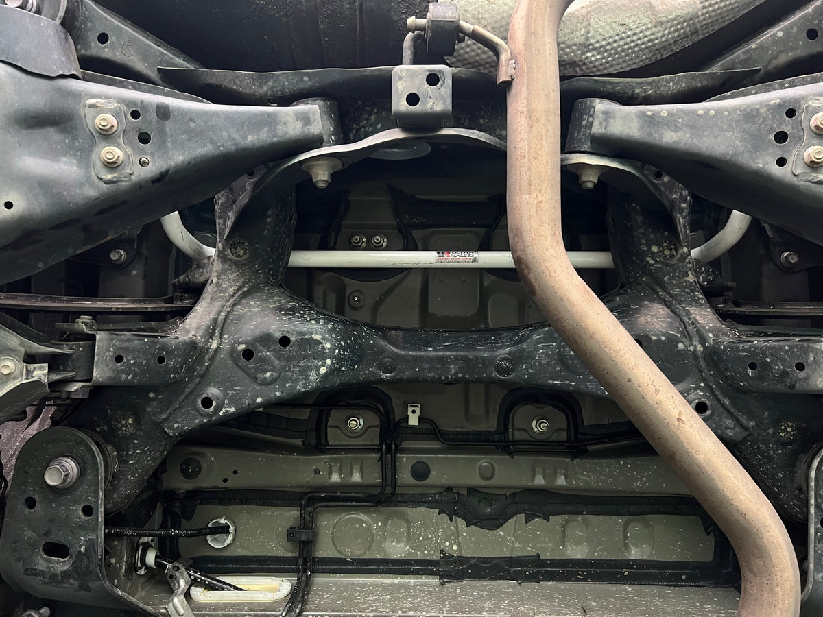 Ultra Racing Braces Toyota Alphard / Vellfire – Rear Anti-Roll Bar / Rear Sway Bar / Rear Stabilizer Bar
