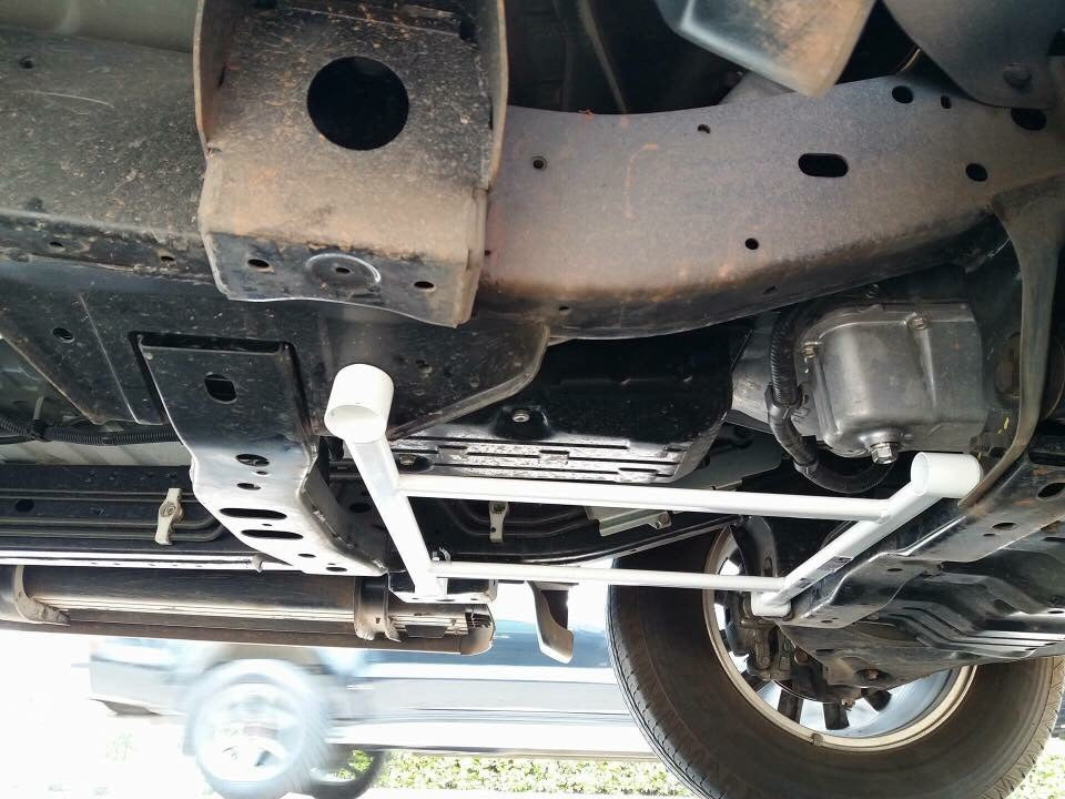 Ultra Racing Front Lower Brace-595