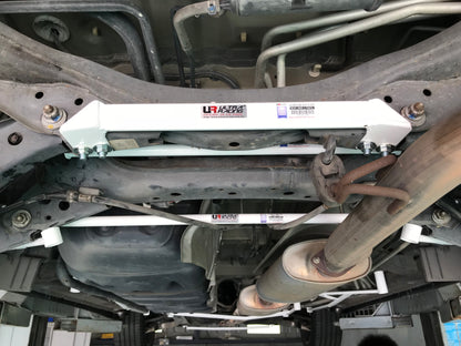 Ultra Racing Braces Nissan Elgrand – Rear Lower Bar / Rear Member Brace