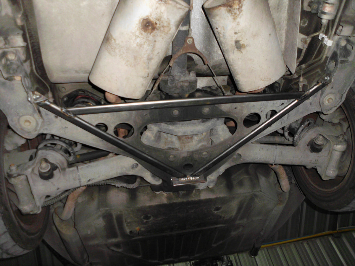 Ultra Racing Rear Lower Brace-453