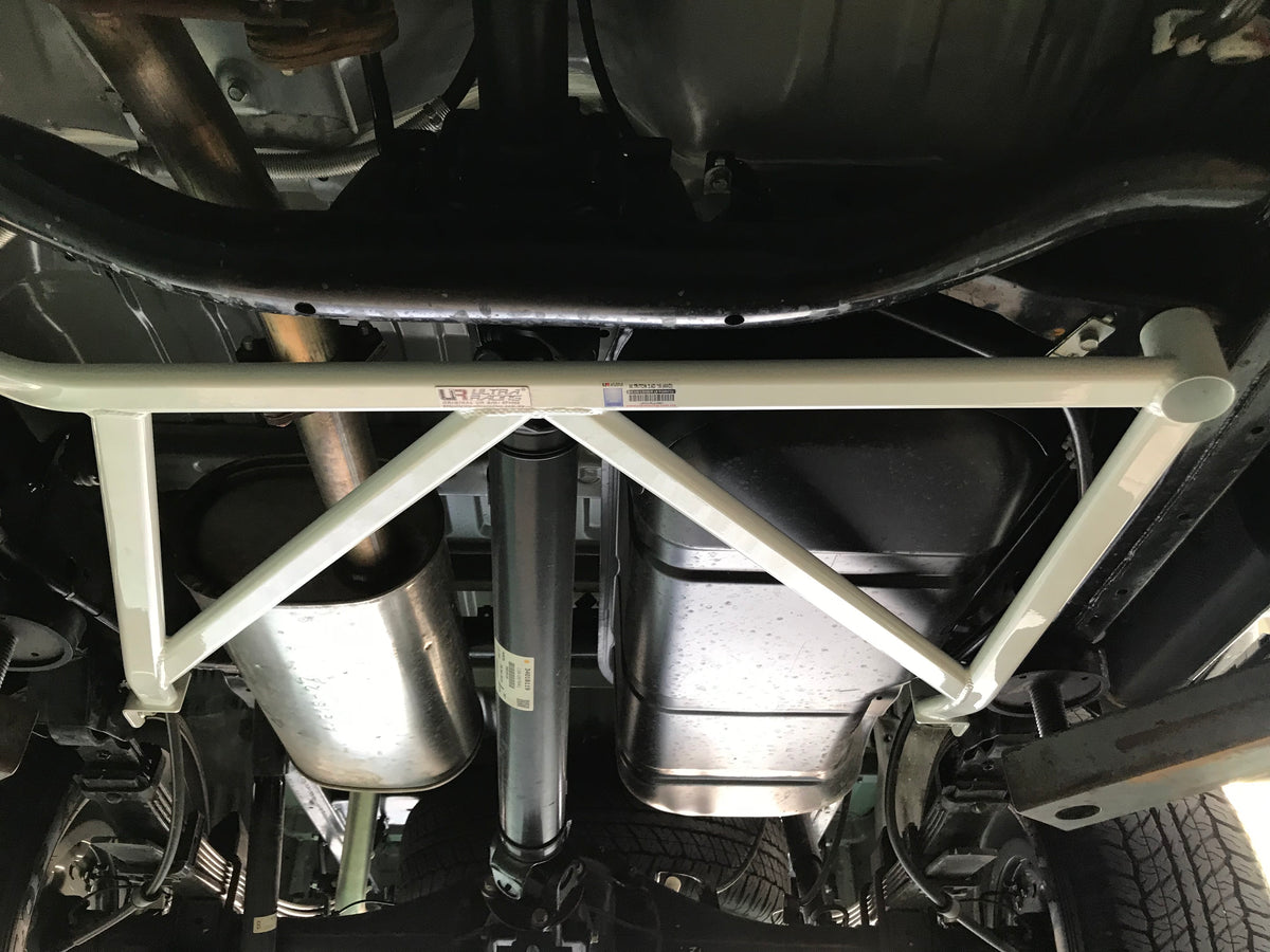 Ultra Racing Braces Mitsubishi Triton L200 – Rear Lower Bar / Rear Member Brace
