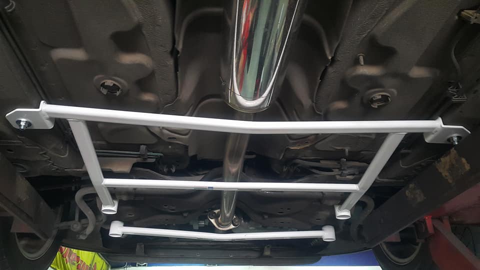 Ultra Racing Front Lower Brace-686