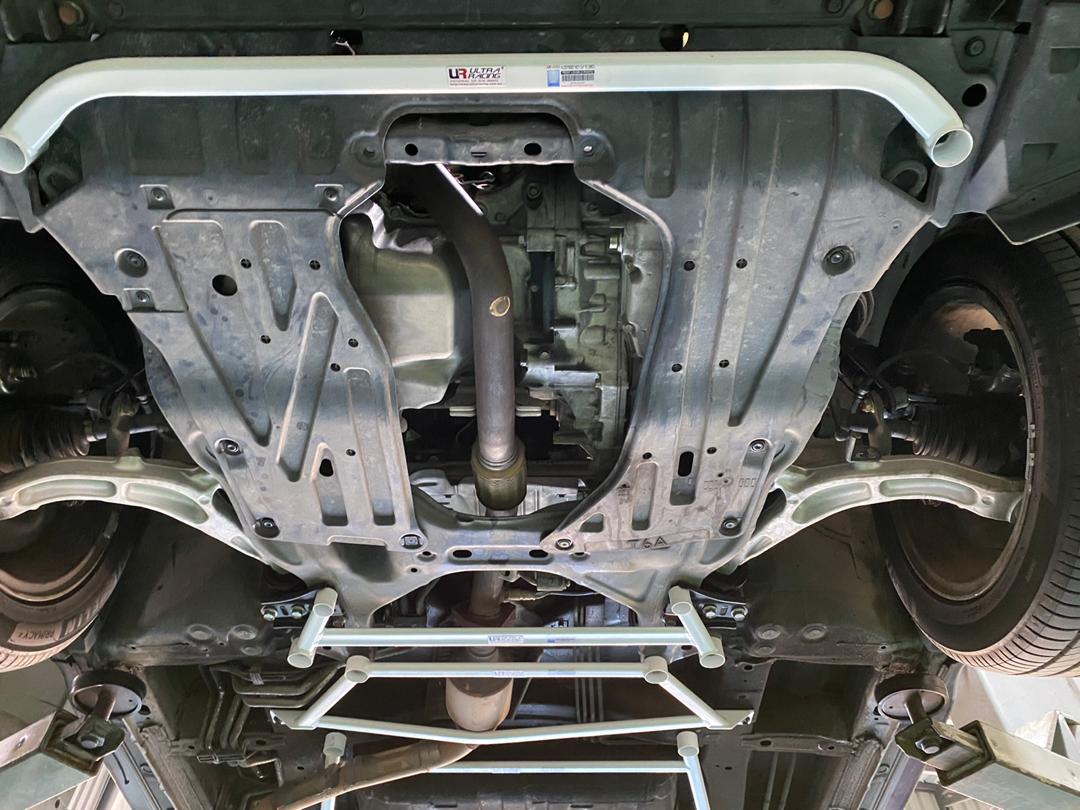 Ultra Racing Front Lower Brace-292