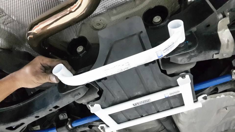Ultra Racing Rear Lower Brace-214