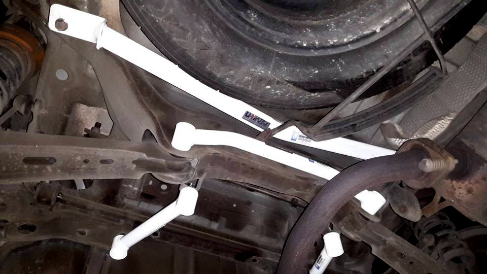 Ultra Racing Rear Lower Brace-681