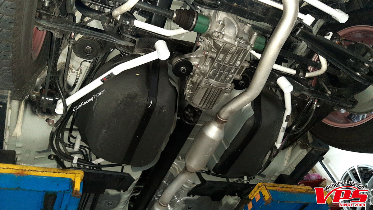 Ultra Racing Rear Lower Brace-671